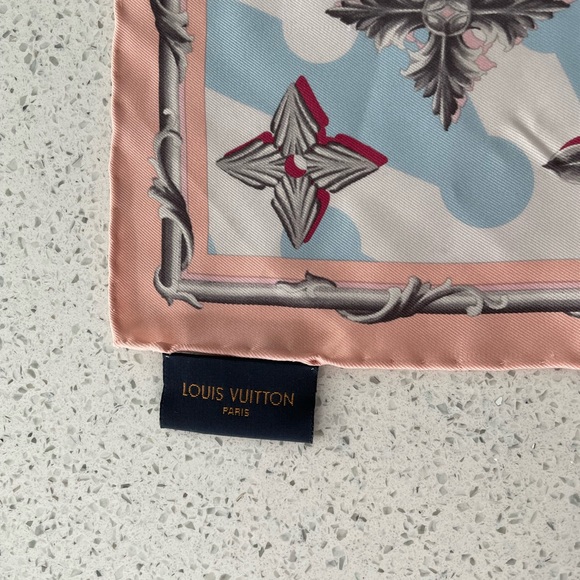 Louis Vuitton 100% silk square - Picture 5 of 6